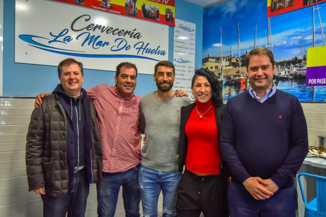 La cervecería “La Mar de Huelva”, realiza un homenaje a los deportistas torrejoneros, Miriam Gutiérrez y Juan José Crespo