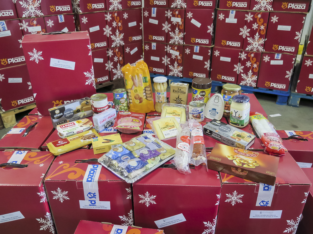 El Ayuntamiento entrega a Cáritas 500 cestas de alimentos