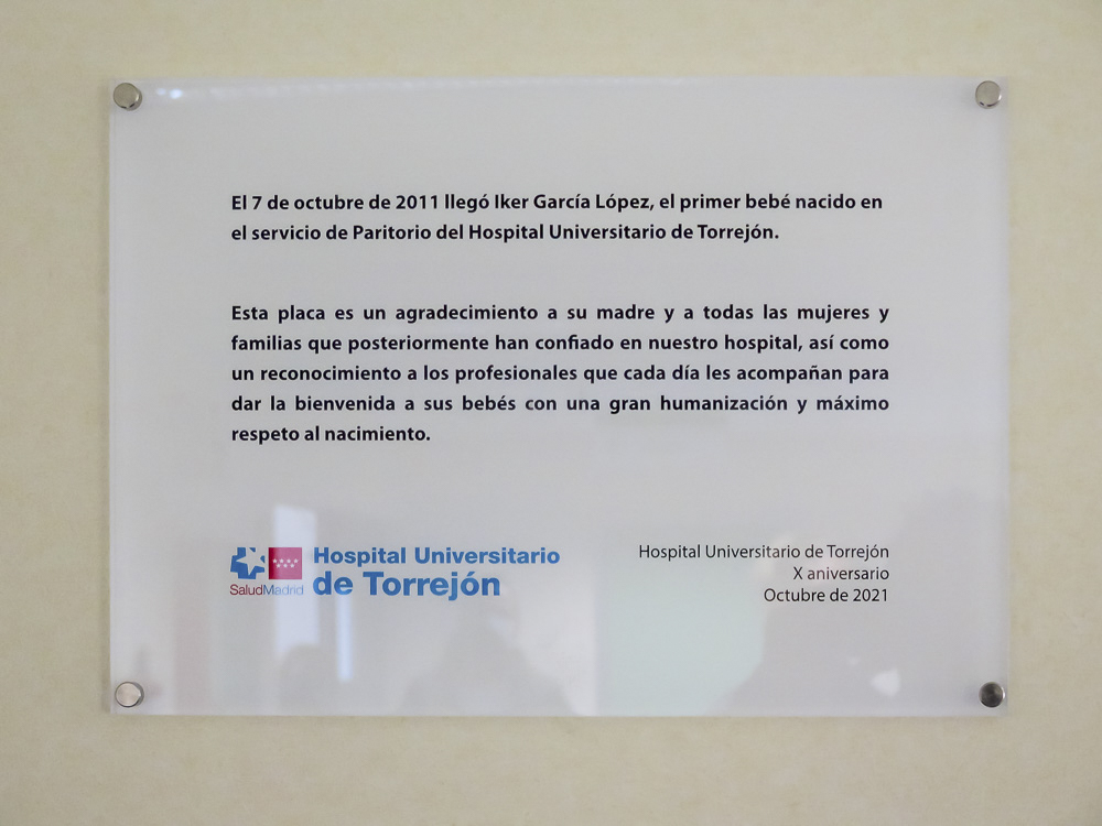 Homenaje al primer bebé nacido en el Hospital Universitario de Torrejón