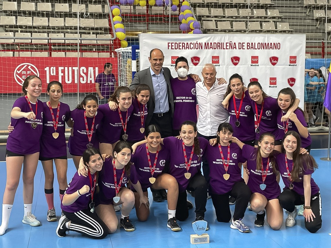 Equipo infantil femenino del Balonmano Torrejón