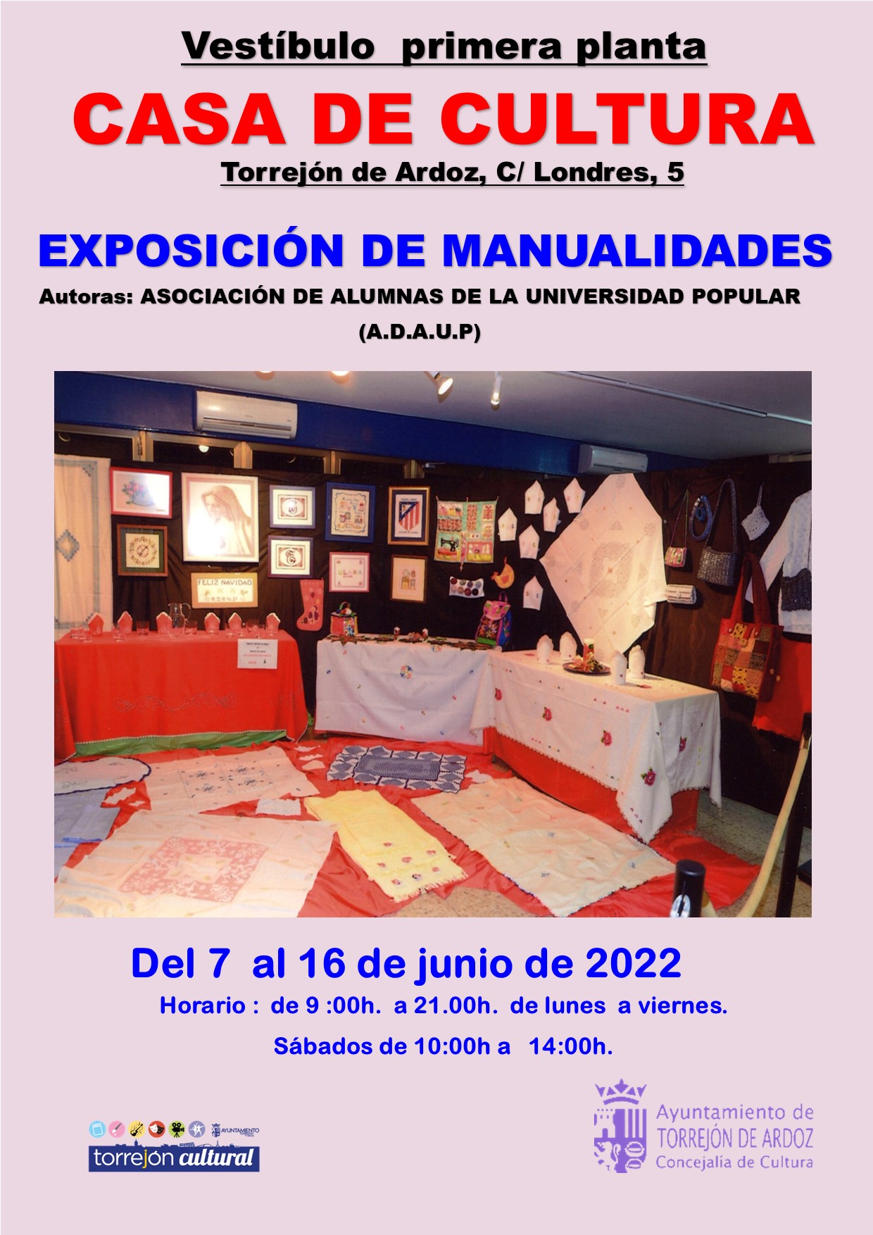Exposición de manualidades de las Alumnas de la Universidad Popular