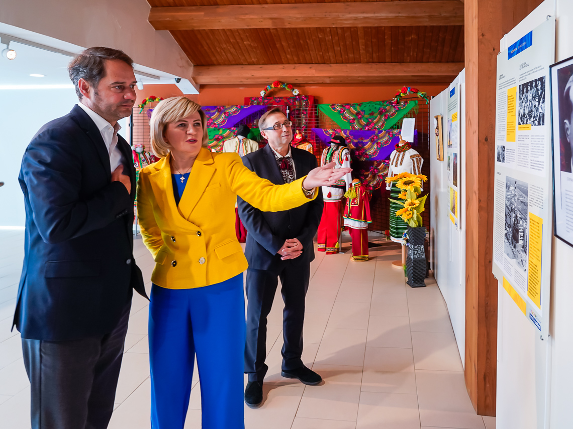 El Museo de la Ciudad de Torrejón de Ardoz acoge la exposición “En el nombre de Ucrania” que muestra la cultura del país y los efectos de la guerra que está sufriendo debido a la invasión de Rusia