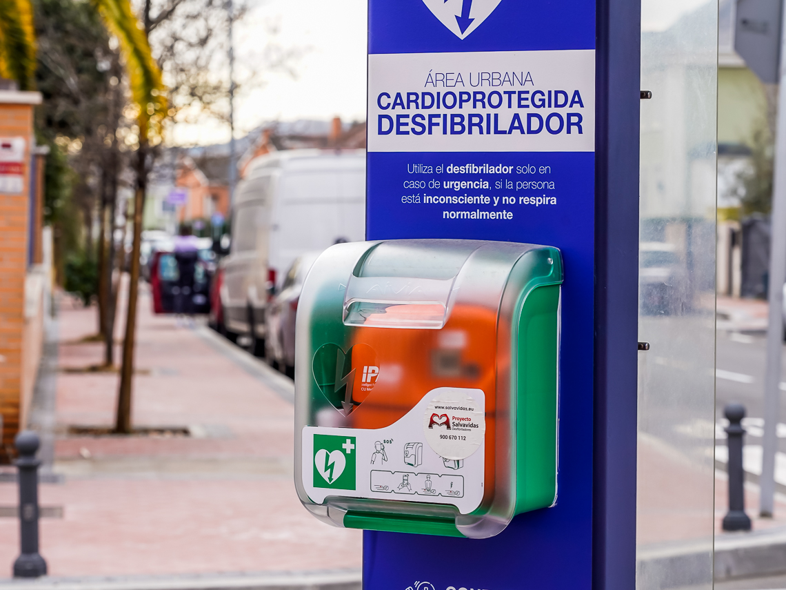 Torrejón de Ardoz, Ciudad Cardioprotegida, instala 10 nuevos desfibriladores semiautomáticos en los Puntos de Encuentro de Policía Local