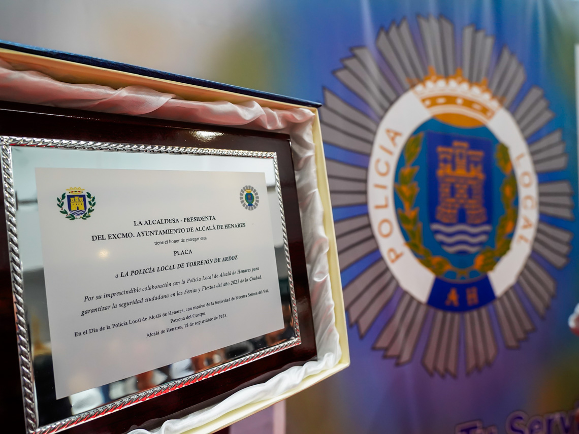 El reconocimiento entregado por el Ayuntamiento de Alcalá a Policía Local de Torrejón