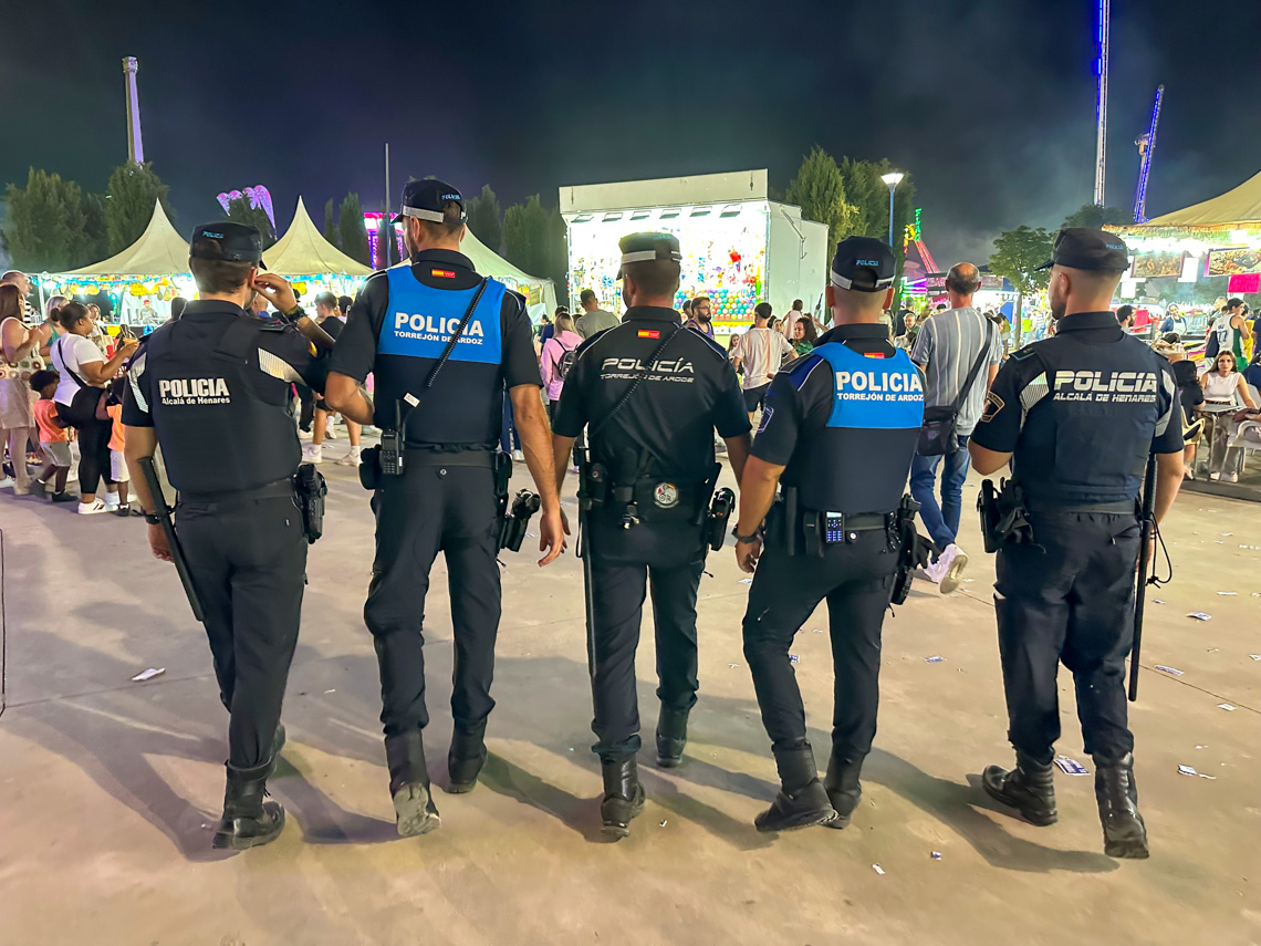 Policía Locales de Torrejón y Alcalá de Henares patrullando en las Fiestas de Alcalá, celebradas el pasado agosto.