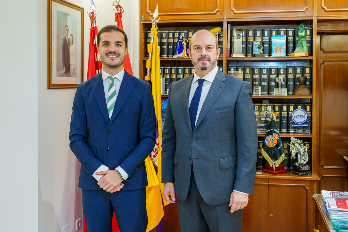 El alcalde, Alejandro Navarro Prieto, con el exalcalde, Pedro Rollán, actual presidente del Senado de España
