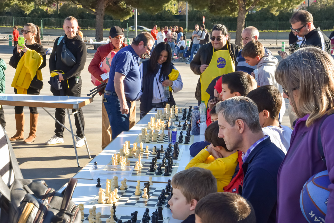 Masiva participación de los torrejoneros en el Día de la Tortilla - Partidas simultáneas ajedrez