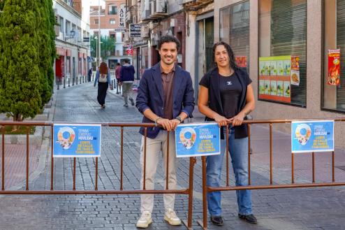 El alcalde, Alejandro Navarro Prieto, y la concejala de Deportes, Mirian Gutiérrez 