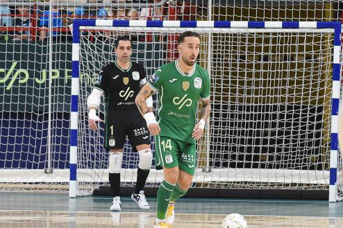 Los torrejoneros, Jesús Herrero y Mario Rivillos, en uno de los partidos de liga de esta temporada en el Pabellón Municipal Jorge Garbajosa