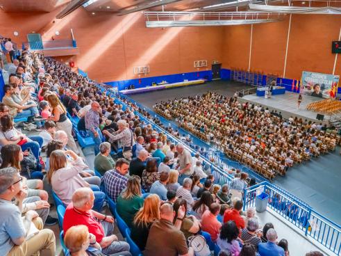 La cita tuvo lugar en el Pabellón José Antonio Paraíso y se enmarca dentro de los actos programados con motivo del Mes de las Letras  