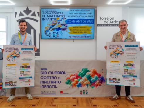 El alcalde, Alejandro Navarro Prieto, y el concejal de Bienestar, Educación e Inmigración, Rubén Martínez, han presentado el amplio programa de actividades