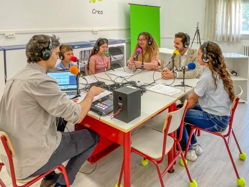 El alcalde de Torrejón de Ardoz, Alejandro Navarro, acudió como padrino de la inauguración oficial del estudio y fue entrevistado por los alumnos