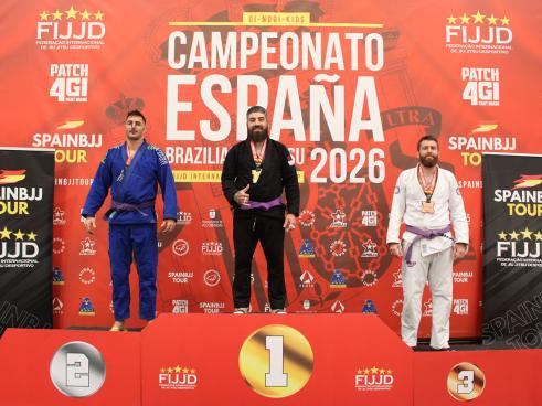Eduardo Serna en el podio del Campeonato de España de jiu-jitsu brasileño