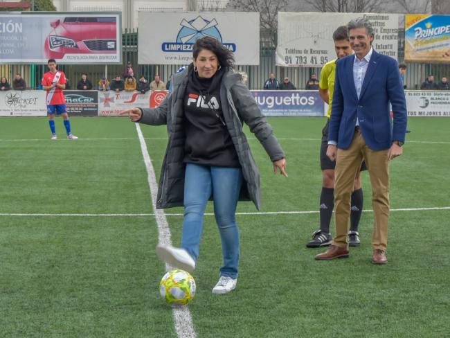 Saque de honor de Miriam Gutiérrez