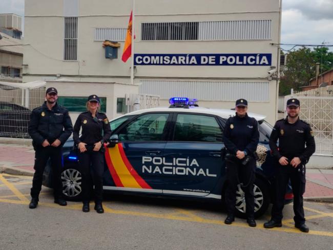 Agentes de la Comisaría de Policía Nacional de Torrejón de Ardoz recuperan de una parada cardiaca a un hombre con coronavirus en su domicilio