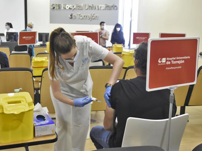 Sigue la vacunación masiva contra la Covid-19 en el Hospital Universitario de Torrejón y en el resto de centros habilitados por la Comunidad de Madrid 