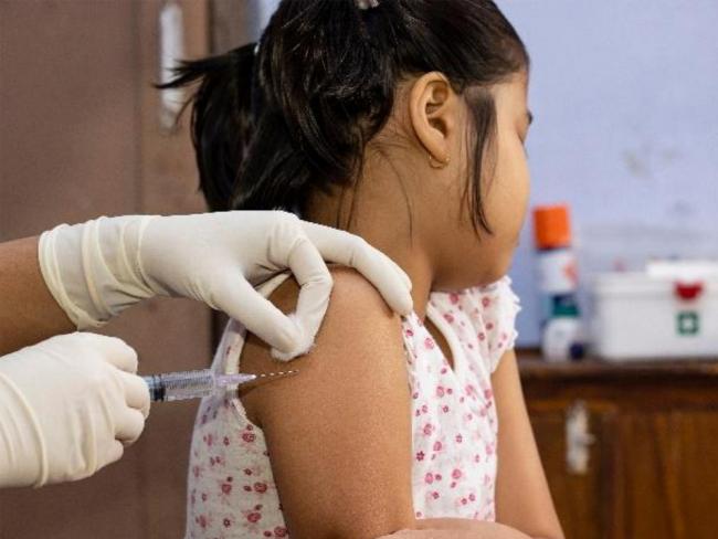 Ya se pueden autocitar los adultos de más de 45 (tercera dosis de refuerzo) y a todos los niños desde los 5 años para recibir la vacuna contra la COVID-19 en el Hospital de Torrejón al que también se puede acudir para test COVID con síntomas