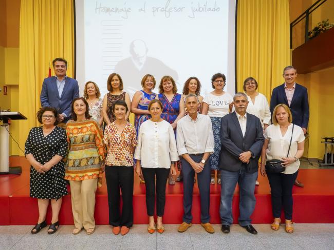 Torrejón de Ardoz rindió homenaje a 14 profesores de la ciudad que se jubilan a lo largo de este curso escolar