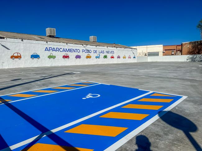 Entra en funcionamiento el aparcamiento gratuito en superficie entre las calles Pozo de Las Nieves e Industrias