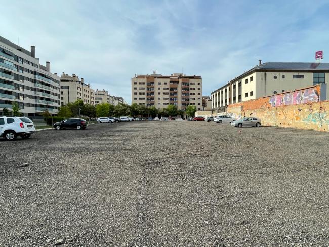 Entra en funcionamiento el nuevo aparcamiento en superficie en el Barrio Girasol (calle Río Guadalquivir- avenida Constitución)