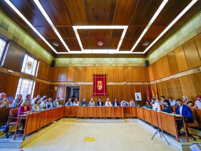 El Pleno del Ayuntamiento aprueba una moción para rechazar cualquier tipo de amnistía o indulto