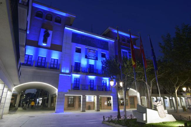 La fachada del Ayuntamiento de Torrejón de Ardoz se teñirá mañana sábado 13 de enero de azul en homenaje a la Policía Nacional que cumple 200 años al servicio de España