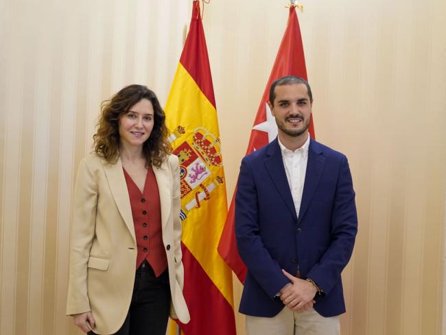 La presidenta de la Comunidad de Madrid, Isabel Díaz Ayuso, junto a Alejandro Navarro Prieto, alcalde de Torrejón de Ardoz
