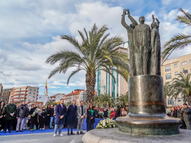 Torrejón de Ardoz ha recordado con un emotivo homenaje a las víctimas de los atentados del 11 de marzo en el vigésimo aniversario de la tragedia 