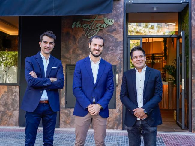 El alcalde, Alejandro Navarro Prieto visitando Mextiza, junto a sus gerentes, Ignacio Ramos y Roberto Jiménez