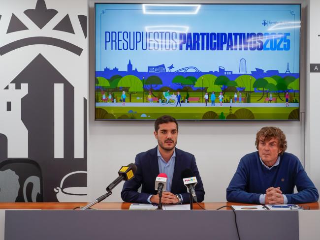El alcalde, Alejandro Navarro, y el concejal de Hacienda, Marcos López, en la presentación de los Presupuestos Participativos