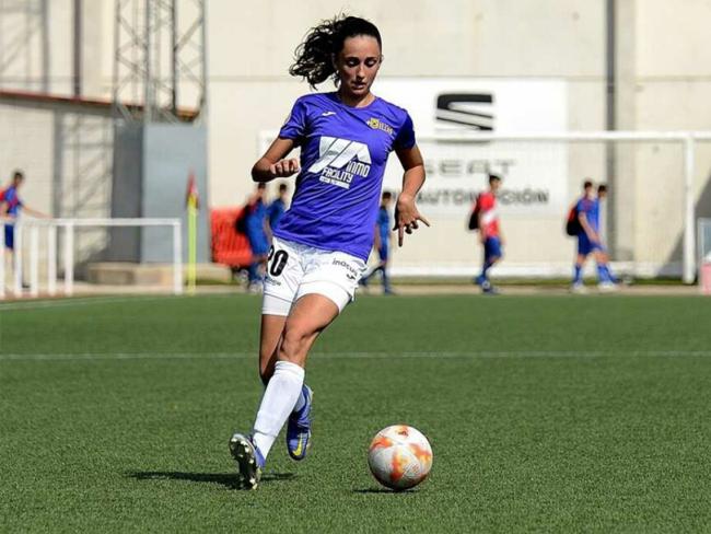 Imagen de un partido de Futbolellas CFF en el Campo de Fútbol Municipal Las Veredillas