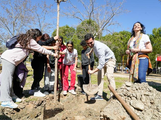 El alcalde, Alejandro Navarro, participa en el Día del Árbol