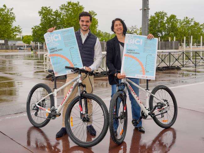 El alcalde, Alejandro Navarro Prieto, y la concejala de Turismo, Mirian Gutiérrez, presentando la iniciativa en el Recinto Ferial