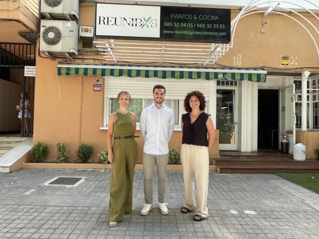 El alcalde, Alejandro Navarro, visitando Reunidxs Experience, junto a sus gerentes, Marina y Virginia