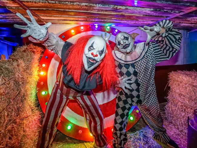 La temática de este año está inspirada en un circo de 1940, con payasos, trapecistas, acróbatas y personal de acomodo que te harán pasar una de las experiencias más terroríficas de tu vida