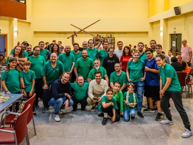 El alcalde, Alejandro Navarro, visitó a la asociación de juegos de mesa y rol, Místicos de Arkat, con motivo de su 30º aniversario