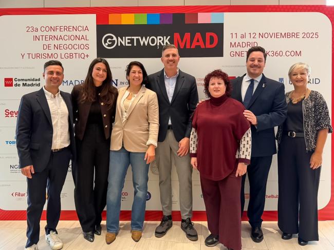 Miriam Gutiérrez, la tercera por la izquierda, junto a otros de los asistentes a “GNETWORK360”