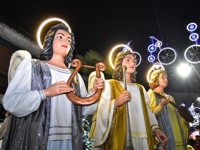 El Pasacalles de los Ángeles Navideños Gigantes que anuncian la llegada de los Reyes Magos desfilarán por la Plaza de los Guachis-Plaza Mayor y Zona Centro este viernes 2, el sábado 3 y el domingo 4 de enero 