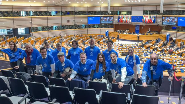 El alcalde, Alejandro Navarro Prieto, y la concejala de Deportes y Turismo, Miriam Gutiérrez, y representantes de los clubes torrejoneros: Club Voleibol Torrejón, Club Balonmano Torrejón, Club Karate Torrejón de Ardoz Tomás Herrero, Club de Tenis Torrejón, AD Torrejón CF y el Club Patinaje Diamond, recogieron en el Parlamento Europeo el galardón de mano de Gian Francesco Lupattelli, presidente de la Asociación Europea de Capitales y Ciudades del Deporte (ACES Europe)
