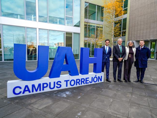 El Campus Torrejón de la Universidad de Alcalá se ubica en unas magníficas y nuevas instalaciones en una parcela municipal de 6.000 metros cuadrados, situada en la avenida Constitución 236