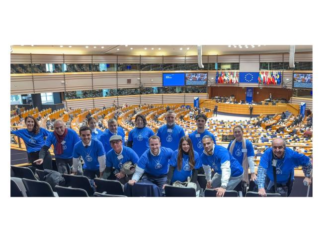 El alcalde, Alejandro Navarro Prieto, la concejala de Deportes y Turismo, Miriam Gutiérrez, y representantes de los clubes torrejoneros, Club Voleibol Torrejón, Club Balonmano Torrejón, Club Karate Torrejón de Ardoz Tomás Herrero, Club de Tenis Torrejón, AD Torrejón CF y el Club Patinaje Diamond, recogieron en el Parlamento Europeo el galardón de mano de Gian Francesco Lupattelli, presidente de la Asociación Europea de Capitales y Ciudades del Deporte (ACES Europe) el pasado 11 de diciembre