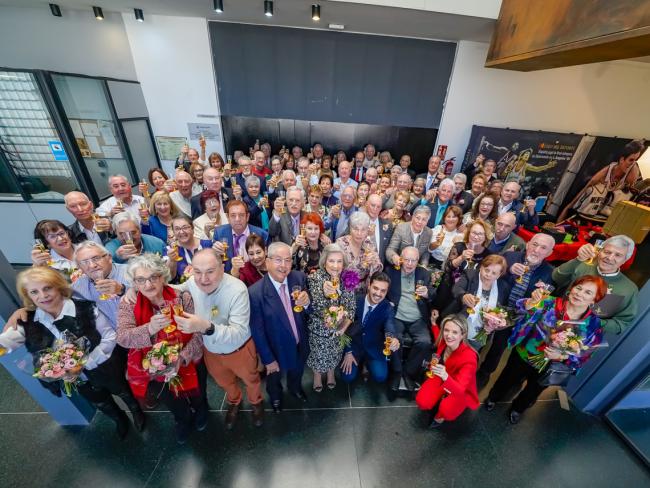 Para cerrar con broche de oro la emotiva cita todos se unieron en un brindis, alzando las copas en nombre del amor