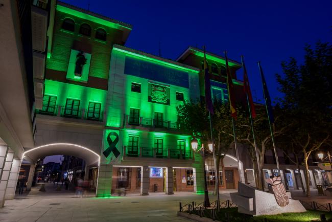 El Consistorio torrejonero iluminó de verde la fachada del Ayuntamiento el sábado, 28 de febrero