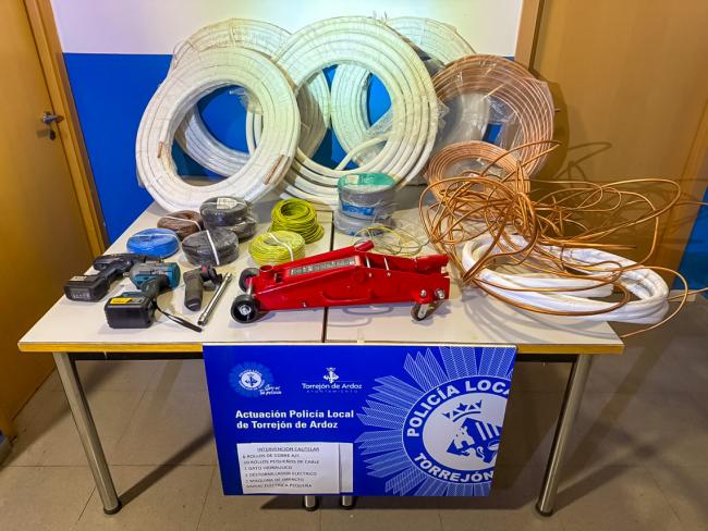 Material usado para el robo de catalizadores y cobre presuntamente arrancado del alumbrado público