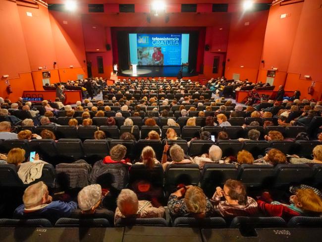 La celebración del décimo segundo aniversario de la gratuidad de la Teleasistencia tuvo lugar en el Teatro Municipal José María Rodero