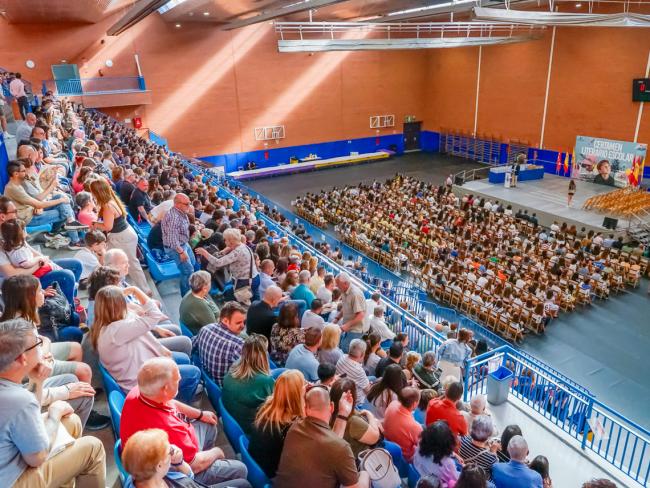 La cita tuvo lugar en el Pabellón José Antonio Paraíso y se enmarca dentro de los actos programados con motivo del Mes de las Letras  