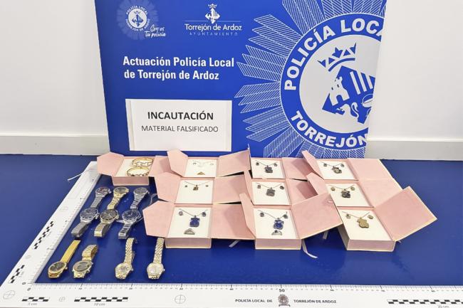 La Policía Local interviene artículos presuntamente falsificados en el Mercadillo municipal y en el Centro Comercial On Plaza de Torrejón de Ardoz