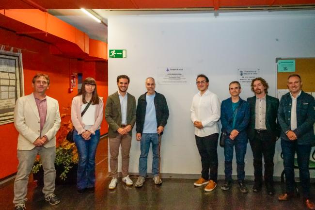 El alcalde, Alejandro Navarro Prieto y el concejal de Educación, Bienestar e Inmigración, Rubén Martínez; acompañado por representantes del Instituto de Ciencias Matemáticas (ICMAT) y de la Universidad Complutense de Madrid (UCM), entidades que colaboran en esta iniciativa