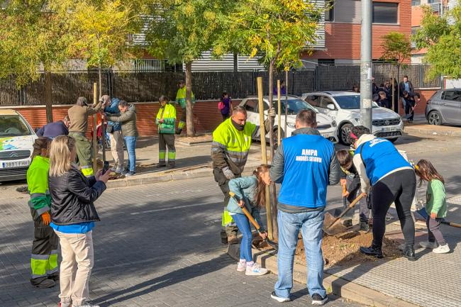 Vecinos y asociaciones se sumaron a esta iniciativa con motivo del Día Internacional contra el Cambio Climático
